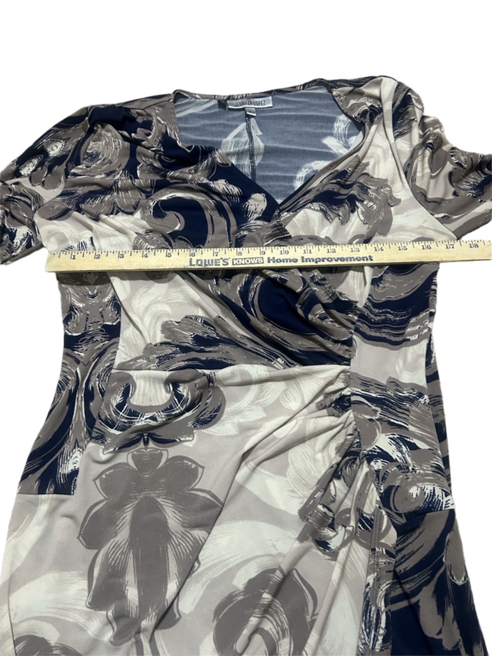 Jennifer Lopez Size Large
Abstract Print Wrap Dress Long Sleeve size large - Picture 7 of 9